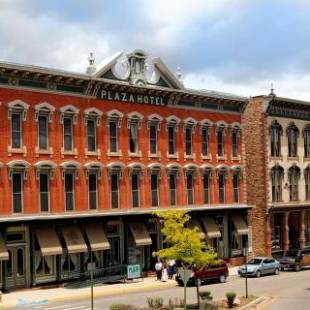 Фотографии гостиницы
Historic Plaza Hotel
