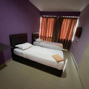 Фотография гостиницы Hotel Zamburger Kota Damansara