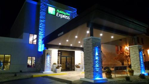 Фотография гостиницы Holiday Inn Express Hotels Cloverdale (Greencastle), an IHG Hotel
