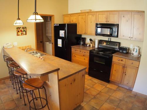 Фотография гостевого дома Crystal Forest #72 By Bear Country