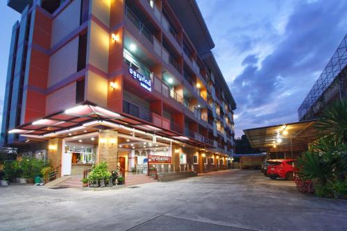 Фотография гостиницы Jaroonsak Grand