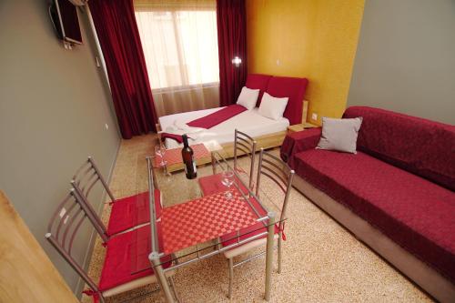 Фотографии апарт отеля
Day in Athens