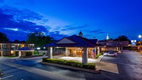 Фотография гостиницы Best Western Winners Circle