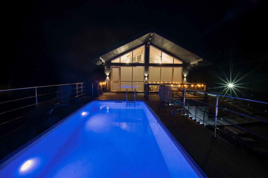 Фотография Коттеджа Частный Дом с Бассейном Мансардой и Видом на Горы