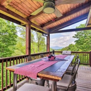 Фотография гостевого дома Breathtaking Great Smoky Mountains Retreat with Deck!