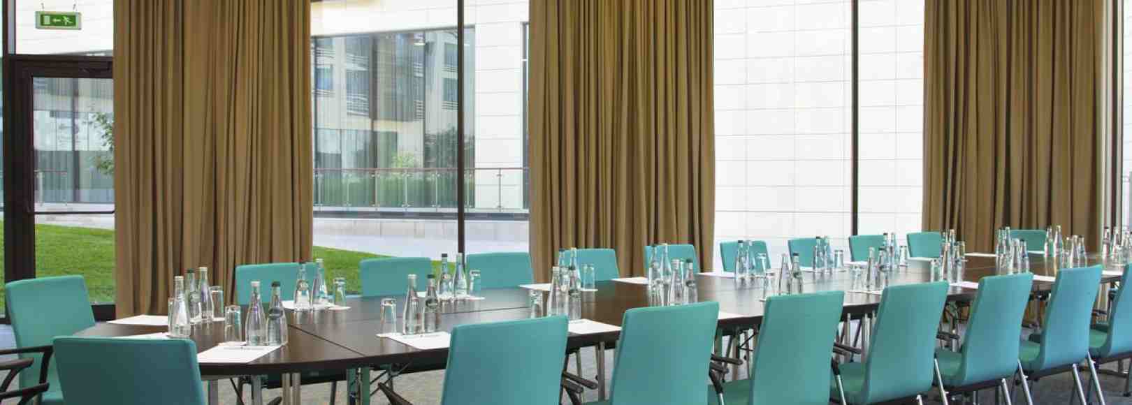 Фотография конференц-зала Вишневый сад