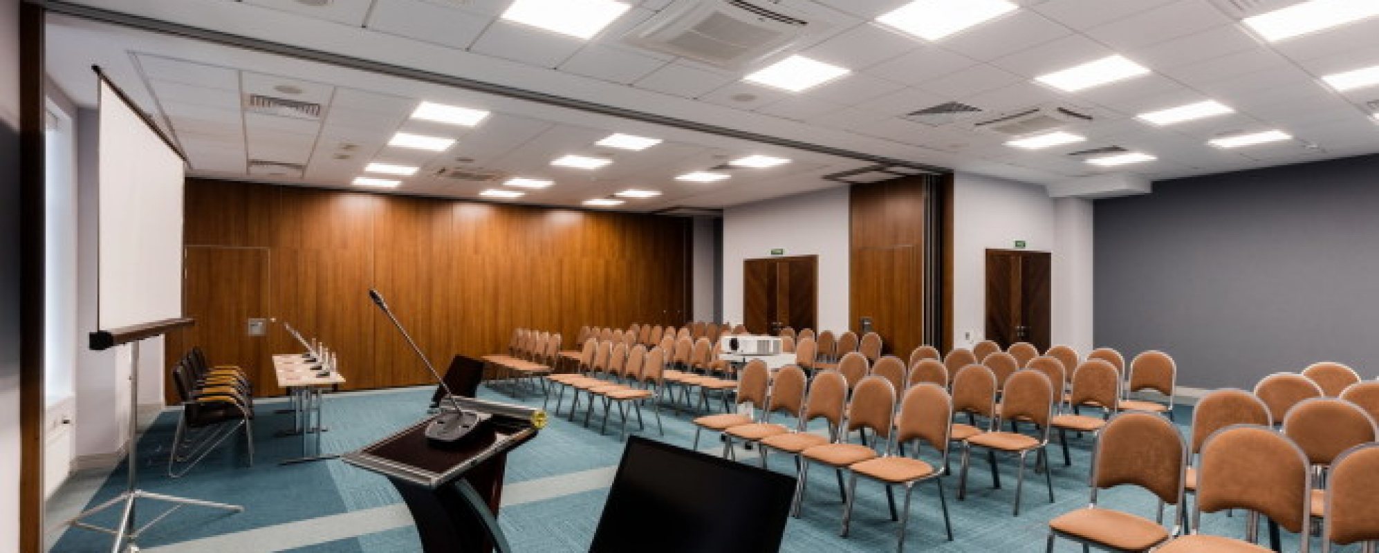 Фотографии конференц-зала ПетроКонгресс Зал Нева АВ / ВС