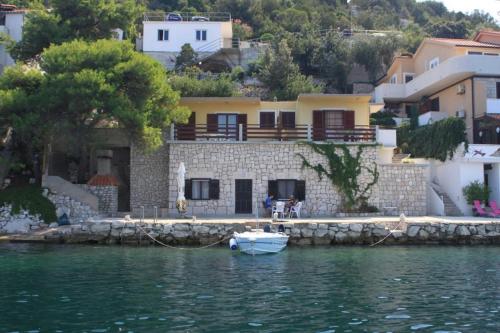 Фотография гостевого дома Apartments by the sea Zaklopatica, Lastovo - 8347