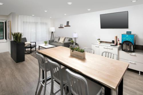 Фотография гостиницы WoodSpring Suites Seattle Redmond