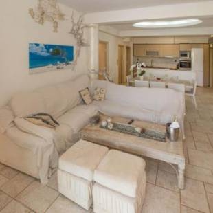 Фотографии гостевого дома
Family Getaway in Marathon by GHH