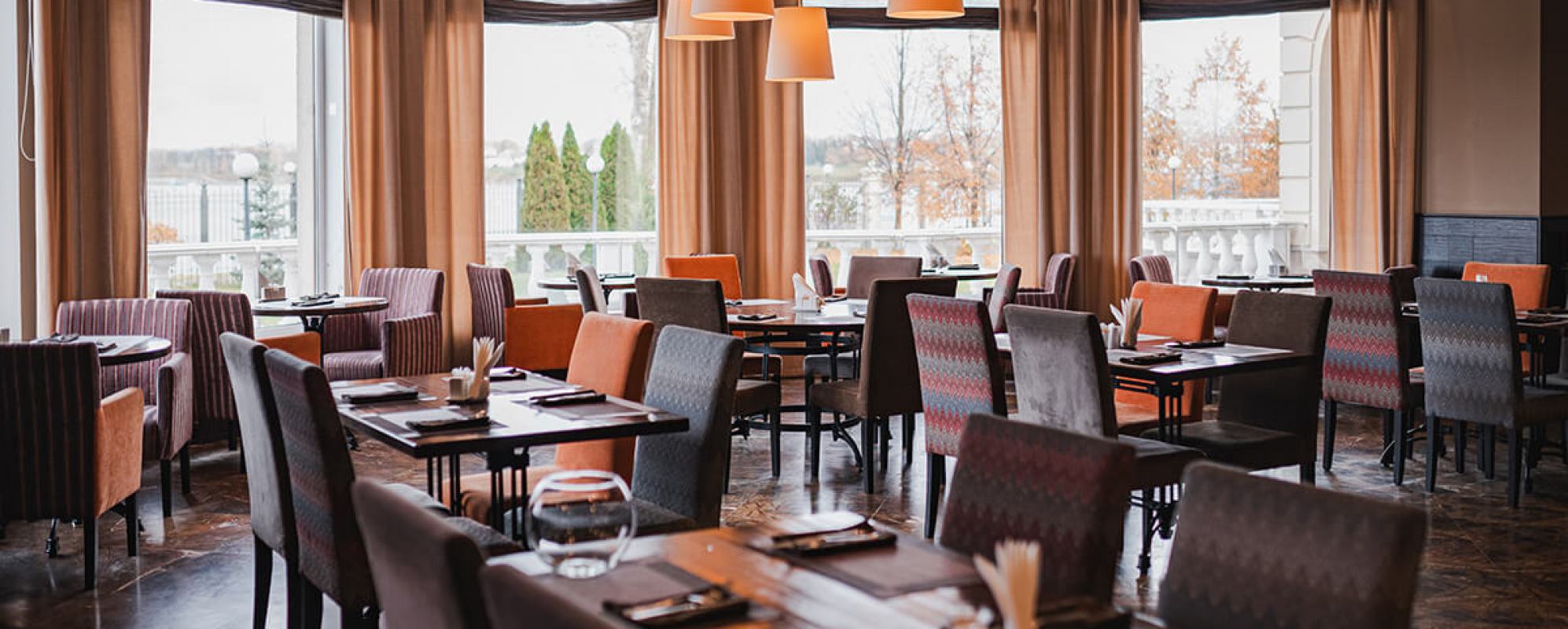 Фотографии банкетного зала Зал ресторана Сезоны