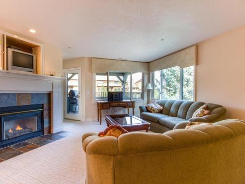 Фотография гостевого дома Mountain Lake Getaway (B101)