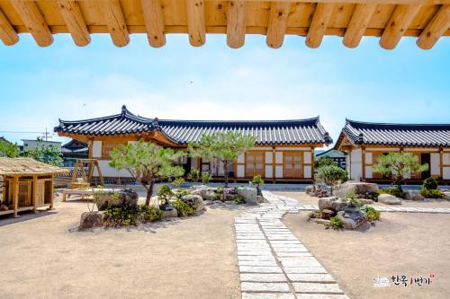 Фотография гостевого дома Hanok 1st Street