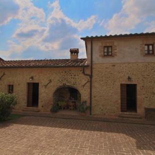 Фотография гостевого дома Spacious Farmhouse in Citta di Castello with Pool