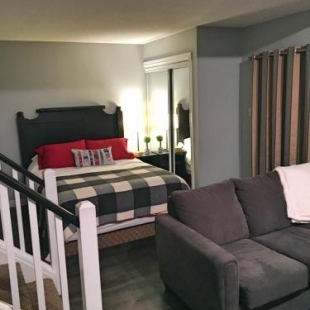 Фотография гостевого дома Gorgeous Loft in the Heart of Blue Mountain