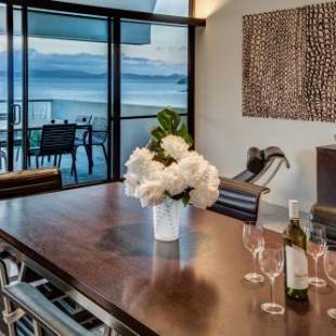 Фотографии гостевого дома 
            Waves 3 Luxury 3 Bedroom Endless Ocean Views Central Location + Buggy