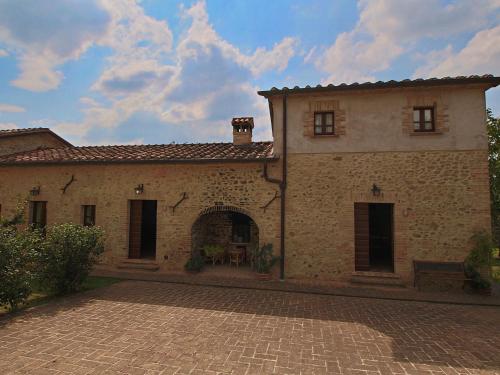 Фотографии гостевого дома 
            Spacious Farmhouse in Citta di Castello with Pool