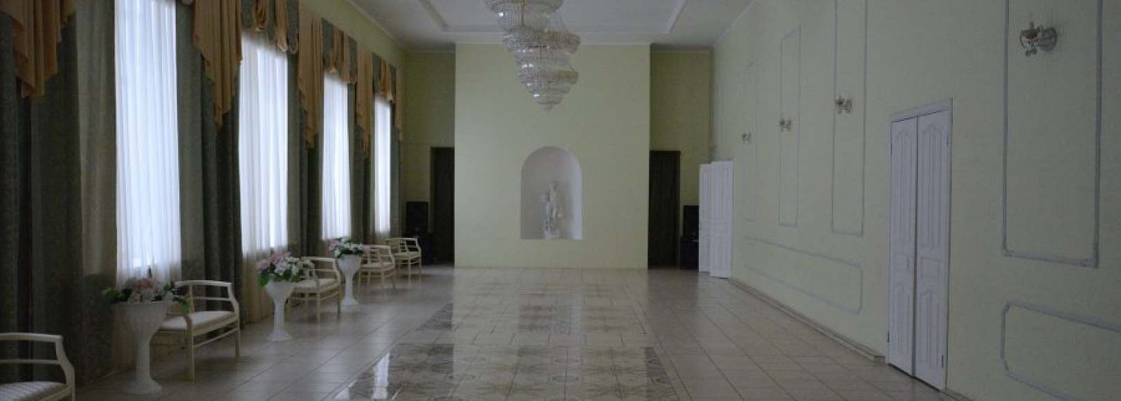 Фотография конференц-зала ГДК им. В.И. Ленина Зал Торжеств Зеленый