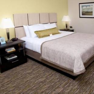 Фотографии гостиницы 
            Candlewood Suites - Newark South - University Area, an IHG Hotel