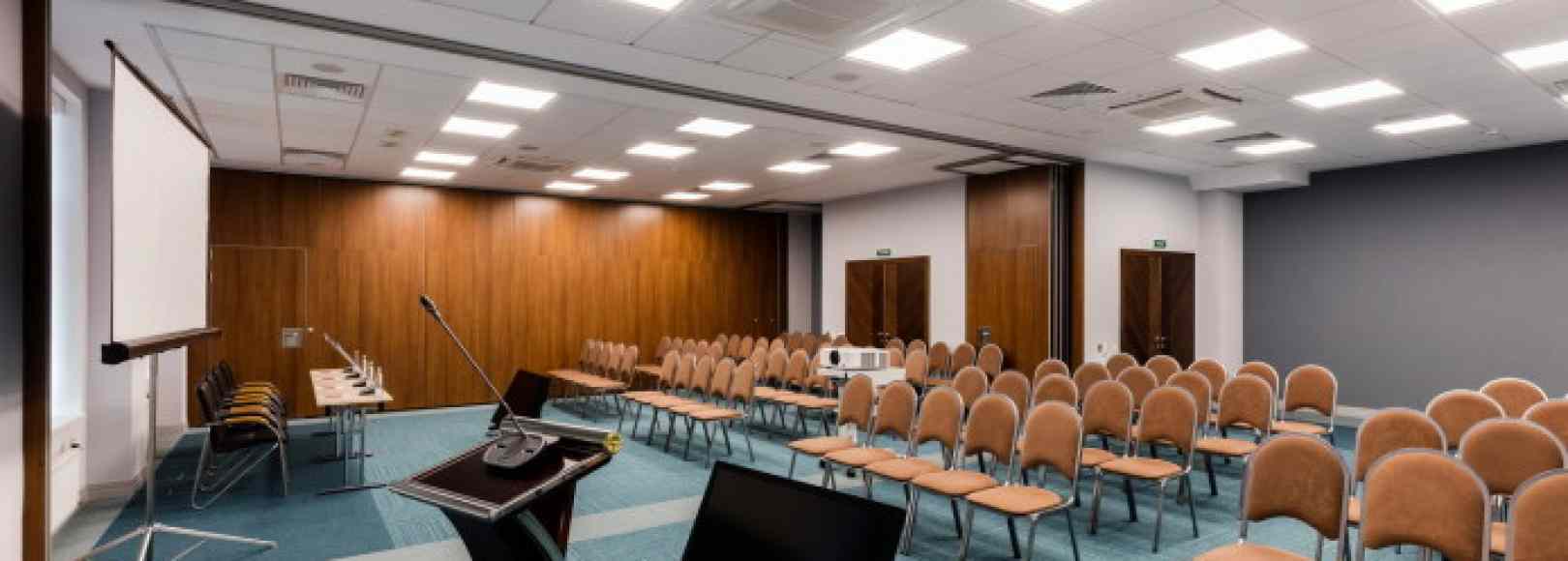 Фотография конференц-зала ПетроКонгресс Зал Нева АВ / ВС