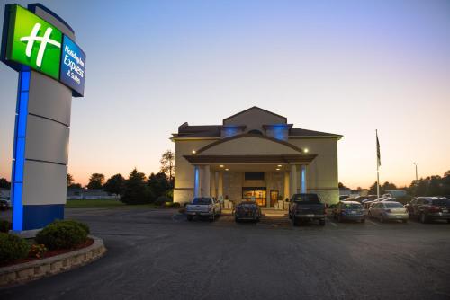 Фотография гостиницы Holiday Inn Express Hotel & Suites Wauseon, an IHG Hotel