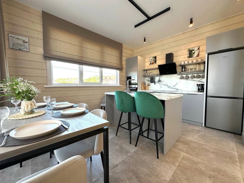 Фотография Коттеджа Частный дом Стильный таунхаус с террасой и теплым бассейном