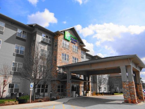 Фотография гостиницы Holiday Inn Express Hotel & Suites Chicago West Roselle, an IHG Hotel