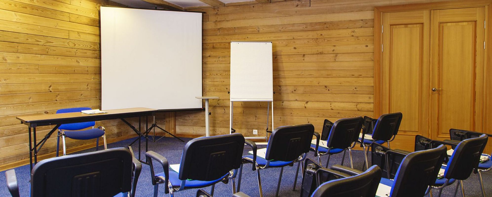 Фотографии комнаты для переговоров Бриз