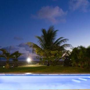 Фотографии гостевого дома 
            Chalet Kestrel with pool on the beach