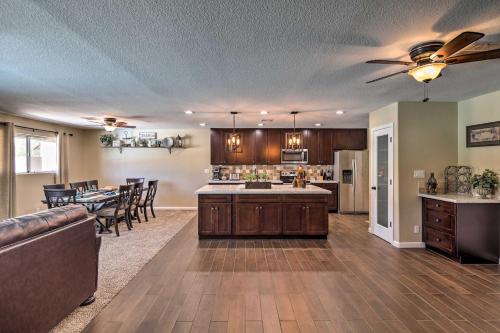 Фотография гостевого дома Lake Havasu Home with Private Pool by London Bridge!