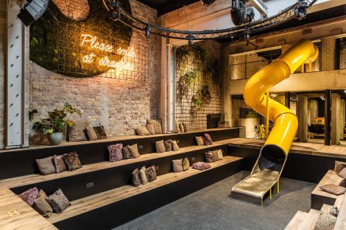 Фотография гостиницы Upstairs Hotel