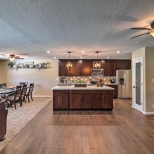 Фотография гостевого дома Lake Havasu Home with Private Pool by London Bridge!