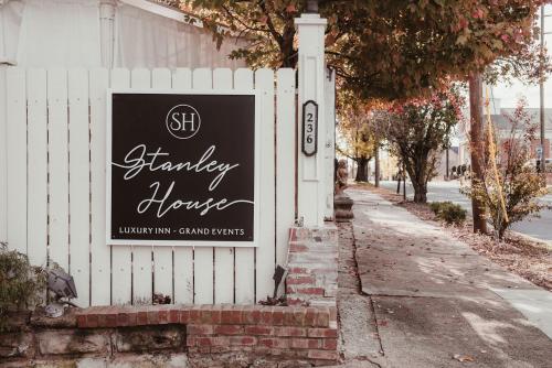 Фотографии мини отеля
Stanley House Inn