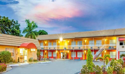 Фотография гостиницы SureStay Hotel by Best Western Sarasota Lido Beach