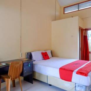 Фотографии гостевого дома 
            RedDoorz Syariah near Alun Alun Purwokerto