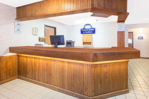 Фотография гостиницы Days Inn & Suites by Wyndham Davenport East