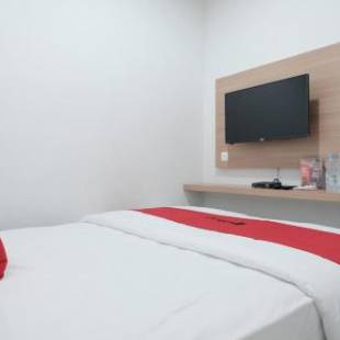 Фотографии гостиницы 
            RedDoorz Syariah near Simpang Surabaya Aceh