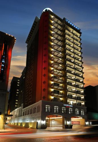 Фотография гостиницы Courtyard by Marriott San Antonio Riverwalk