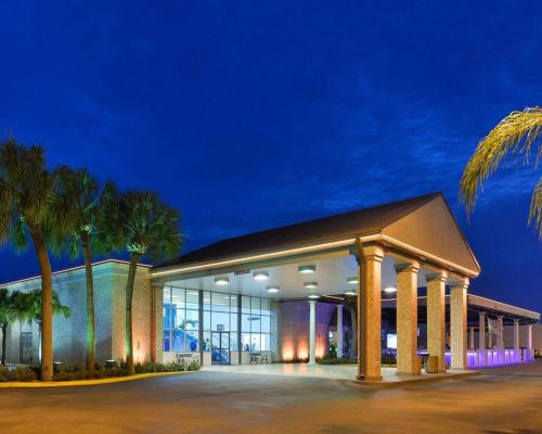 Фотография гостиницы Quality Inn and Conference Center Tampa-Brandon