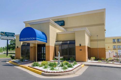 Фотография гостиницы Quality Inn Merriam Kansas City