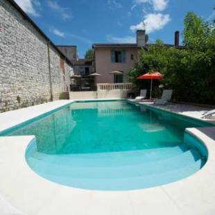 Фотографии гостиницы
Hôtel Restaurant Vuillot