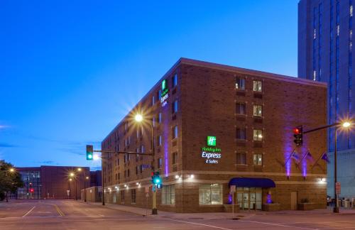 Фотография гостиницы Holiday Inn Express Hotel & Suites Minneapolis-Downtown Convention Center, an IHG Hotel