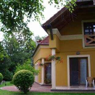 Фотографии гостевого дома
Anonim Vendégház