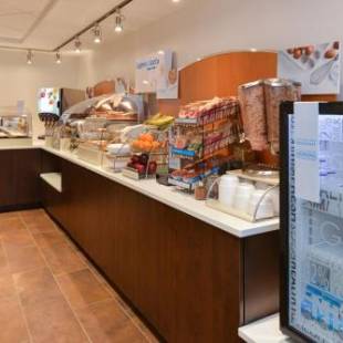 Фотографии гостиницы
Holiday Inn Express & Suites Raleigh NE - Medical Ctr Area, an IHG Hotel