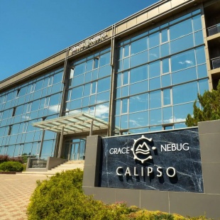 Фотография конференц-зала Грейс Небуг Калипсо