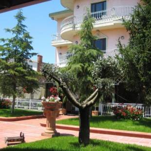 Фотографии гостиницы
Drini Hotel