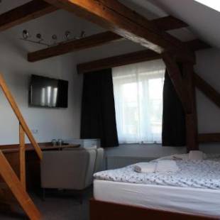 Фотографии гостевого дома
Čtyři pokoje