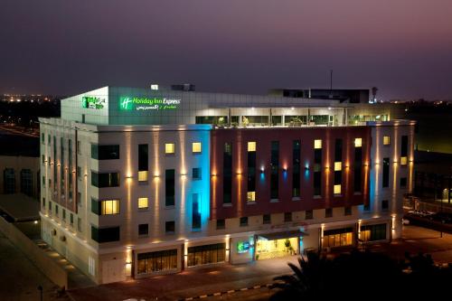 Фотография гостиницы Holiday Inn Express Dubai Safa Park, an IHG Hotel