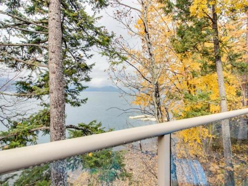 Фотография гостевого дома Bay Point Lakefront 1B Up