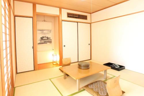 Фотография мини отеля Tsushima Grand Hotel